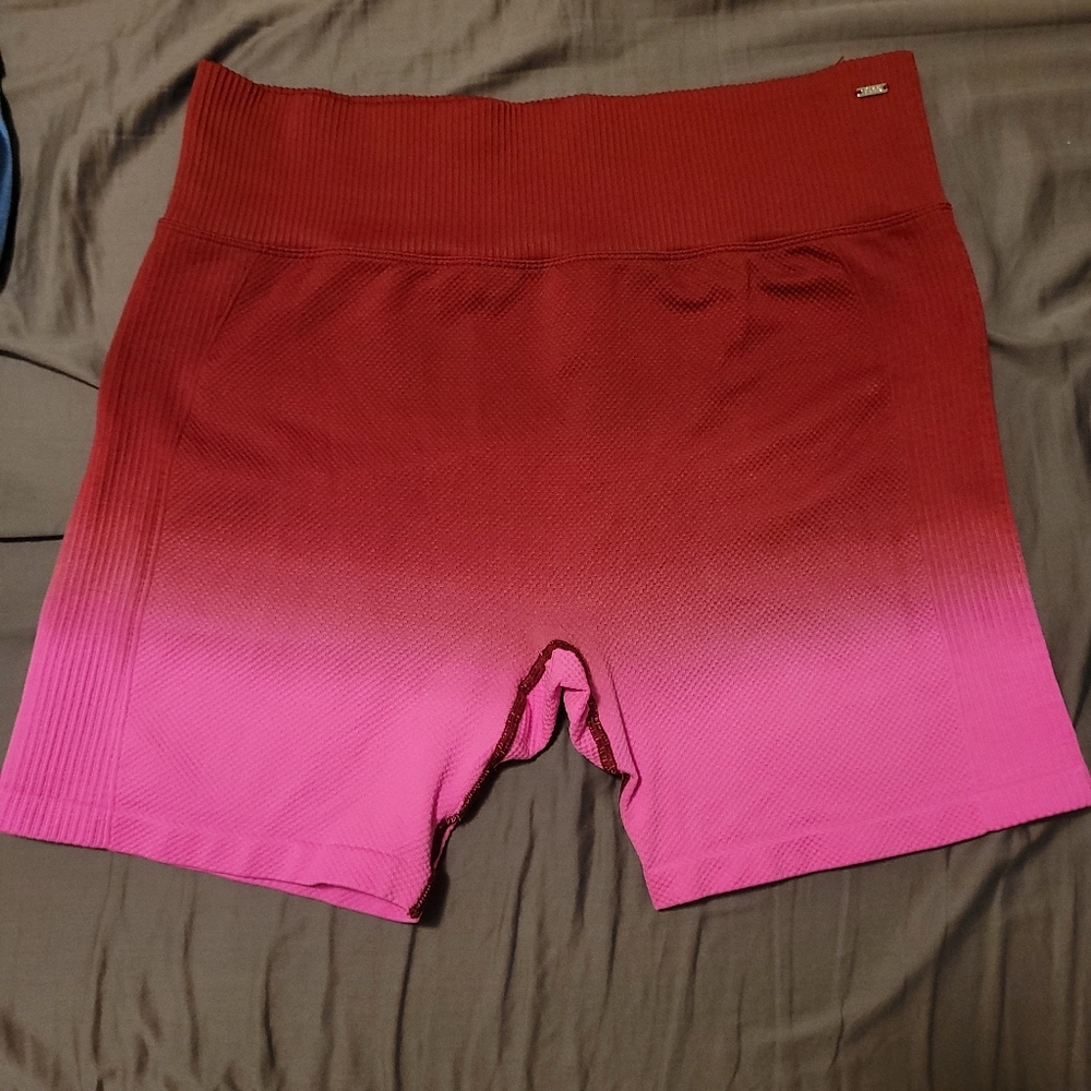 SEAMLESS HIGH WAIST TEXTURED RIB BIKE SHORT